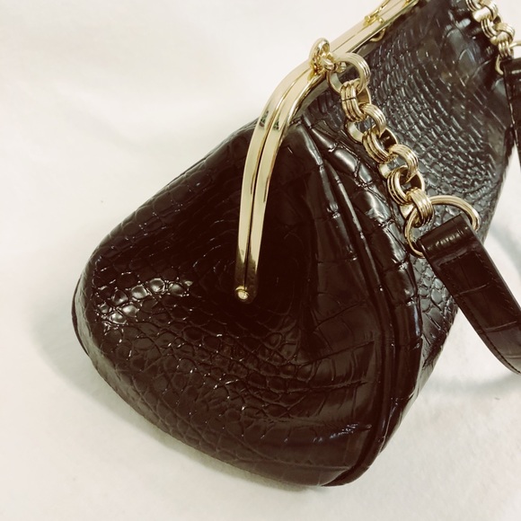 SOLD AT TREASURE MARTS MT DORA Vntg Black alligator print gold clutch bag purse - Picture 4 of 5